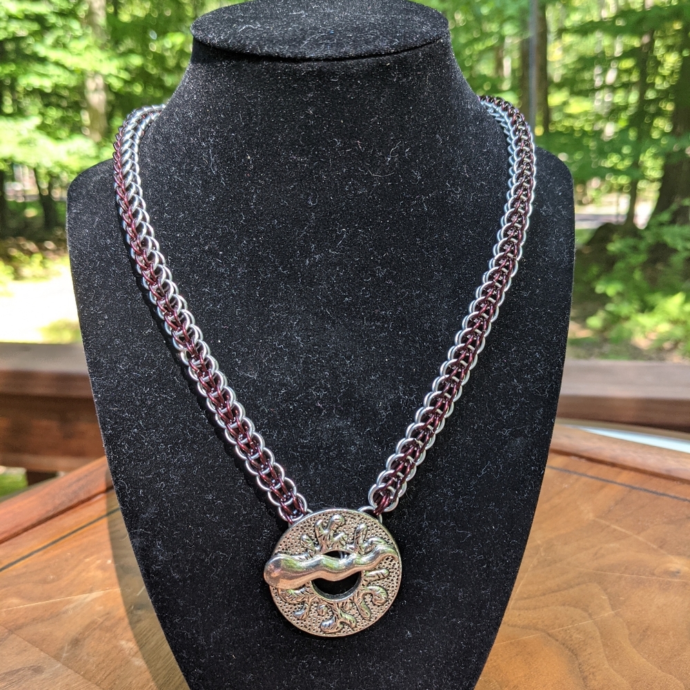 Women's chainmaille necklace